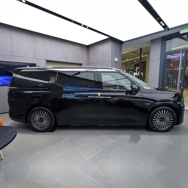 Zeekr 009 6 Seats Large MPV Electric Vehicle with 400Kw Max Power Automatic