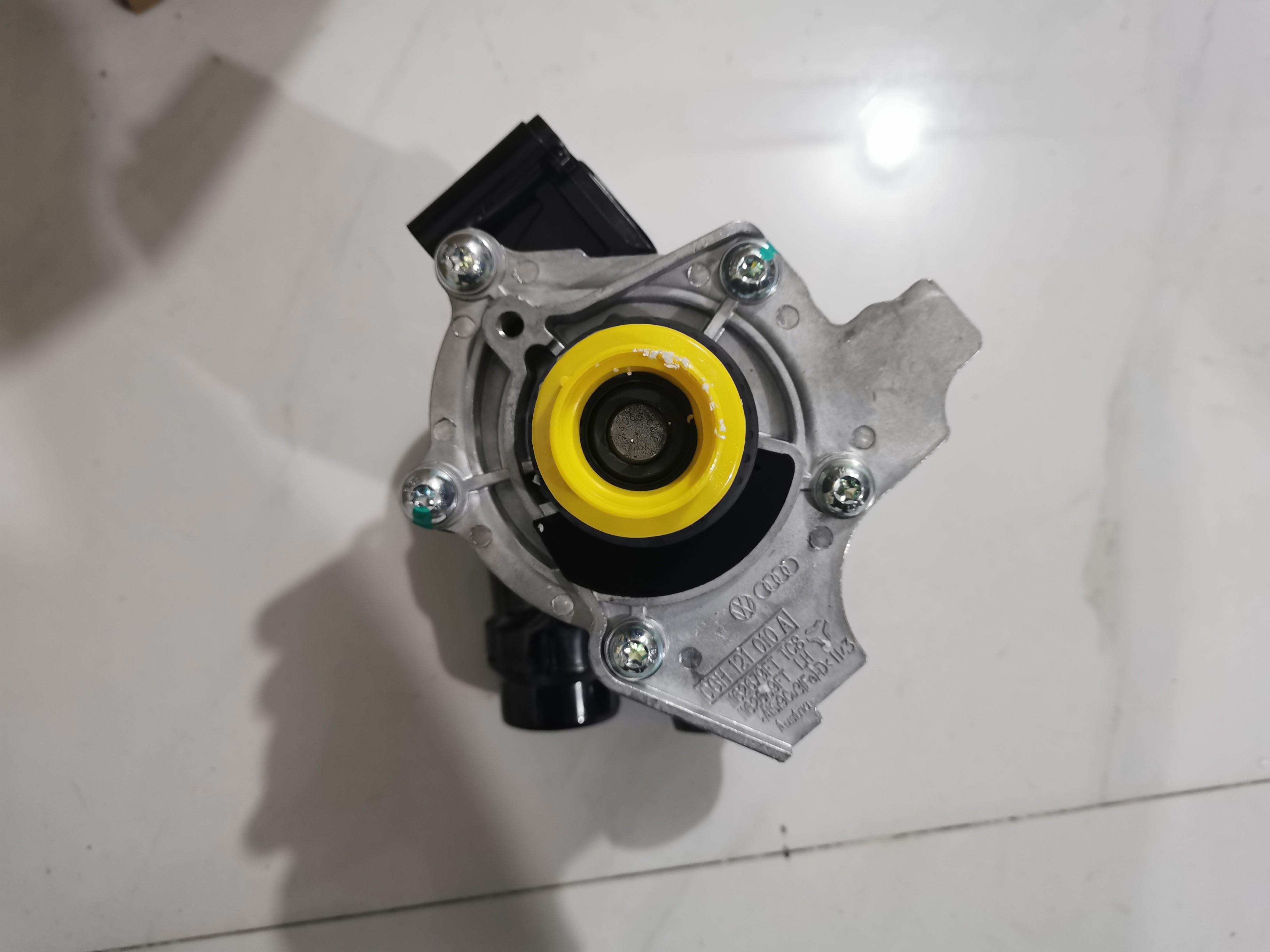 Audi Auto Engine Water Pump With Housing 06H121010A 06H121026DD 06H121026BA