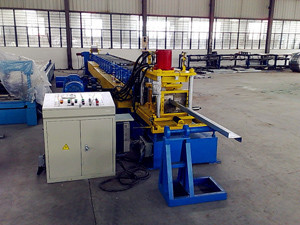 China 300mm Adjustable C Z Purlin Making Machine 12m/min factory