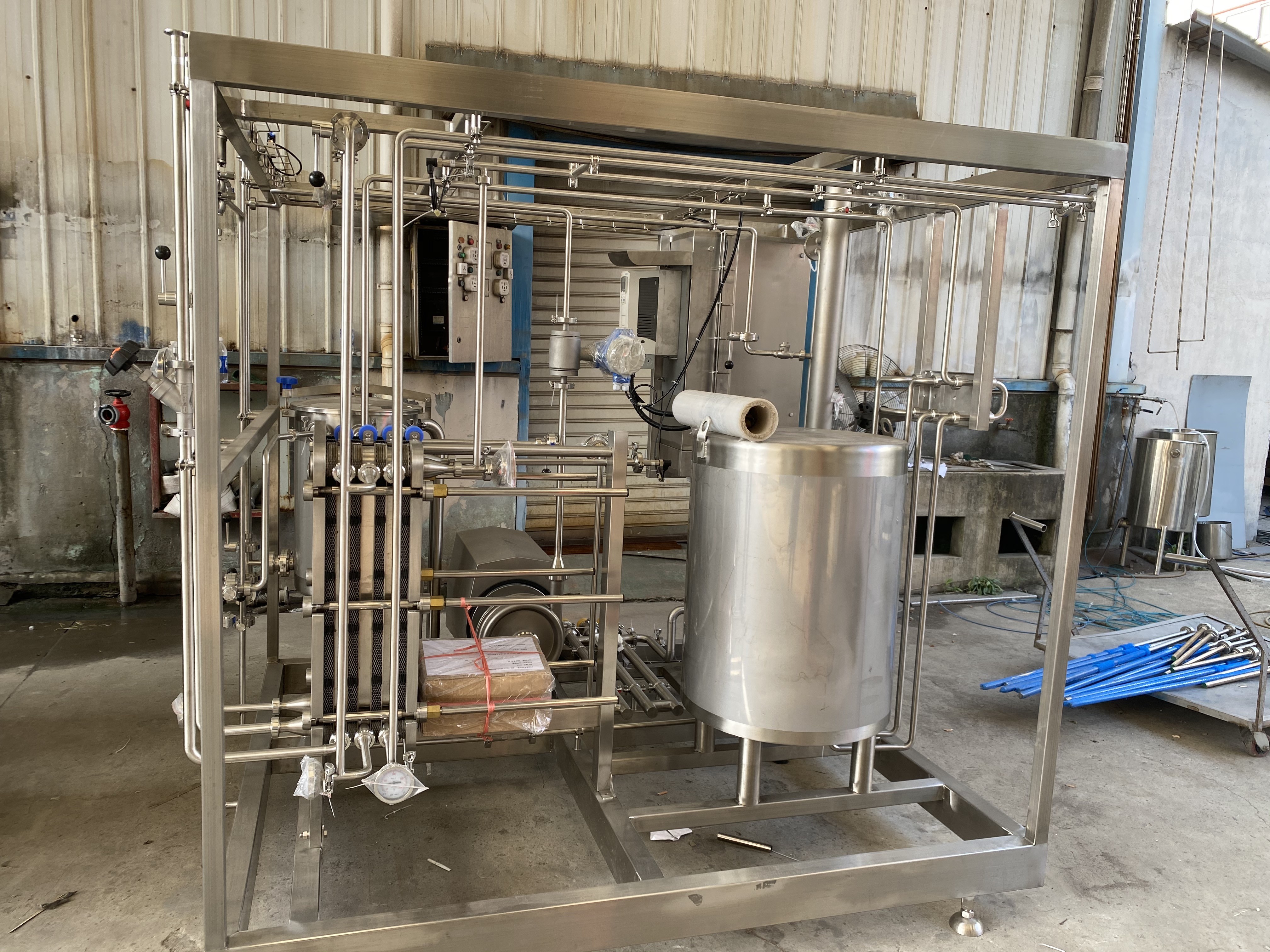 Customizable 500-20000l/h Plate Pasteurizer Sterilizer For Milk&Beverage Processing Line
