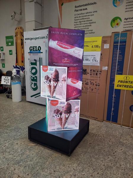 6500nits Brightness P2.5 LED Screen for Multi-facet Dynamic/Rolling Advertisemen