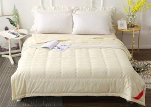 China Hotel Cotton Jacquard Solid Thin Summer 150g/M2 Quilted Quilt factory