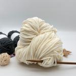 1/1.3NM 100% Polyester Soft Warm Round Velvet Chenille Yarn for Blanket Cushion