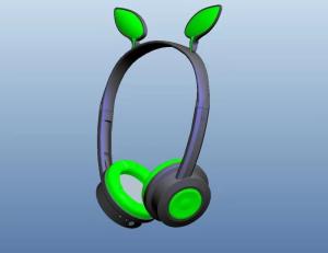 China Children 8 Hours 300mAh 40mm Light Up Cat Headphones Bluetooth phone headset factory