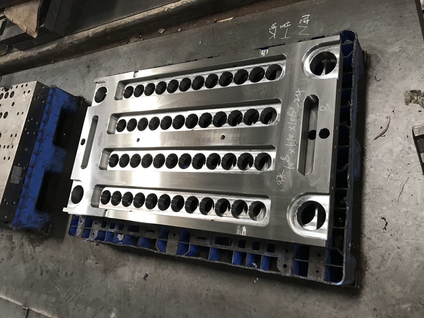 China 48 Cavity Hotter Runner PET Preform multi cavity mould factory