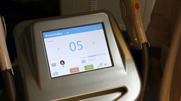 IPL Beauty Machine For Skin Rejuvenation / Skin Whitening With 10.4 Touch LCD