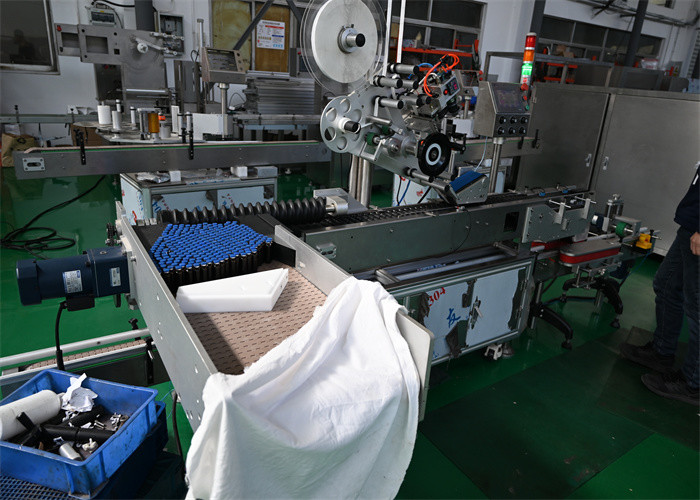 pharma labeling machine with Automatic Roll on System - 20 to 50 Meters Per Minute labeling speed