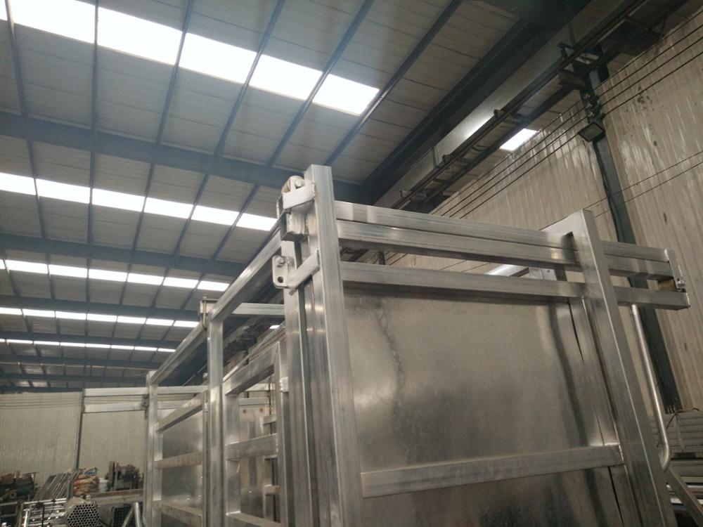 Cattle Crush / Hot Dipped Galvanized