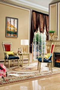 China Luxury Classic Living Room Wooden Frame Leather Antique Leisure Arm Chair factory