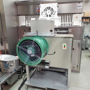 China Automatic Garlic Clove Breaking Machine Stainless Steel Garlic Separating Machine Garlic Splitter Peel Machine factory