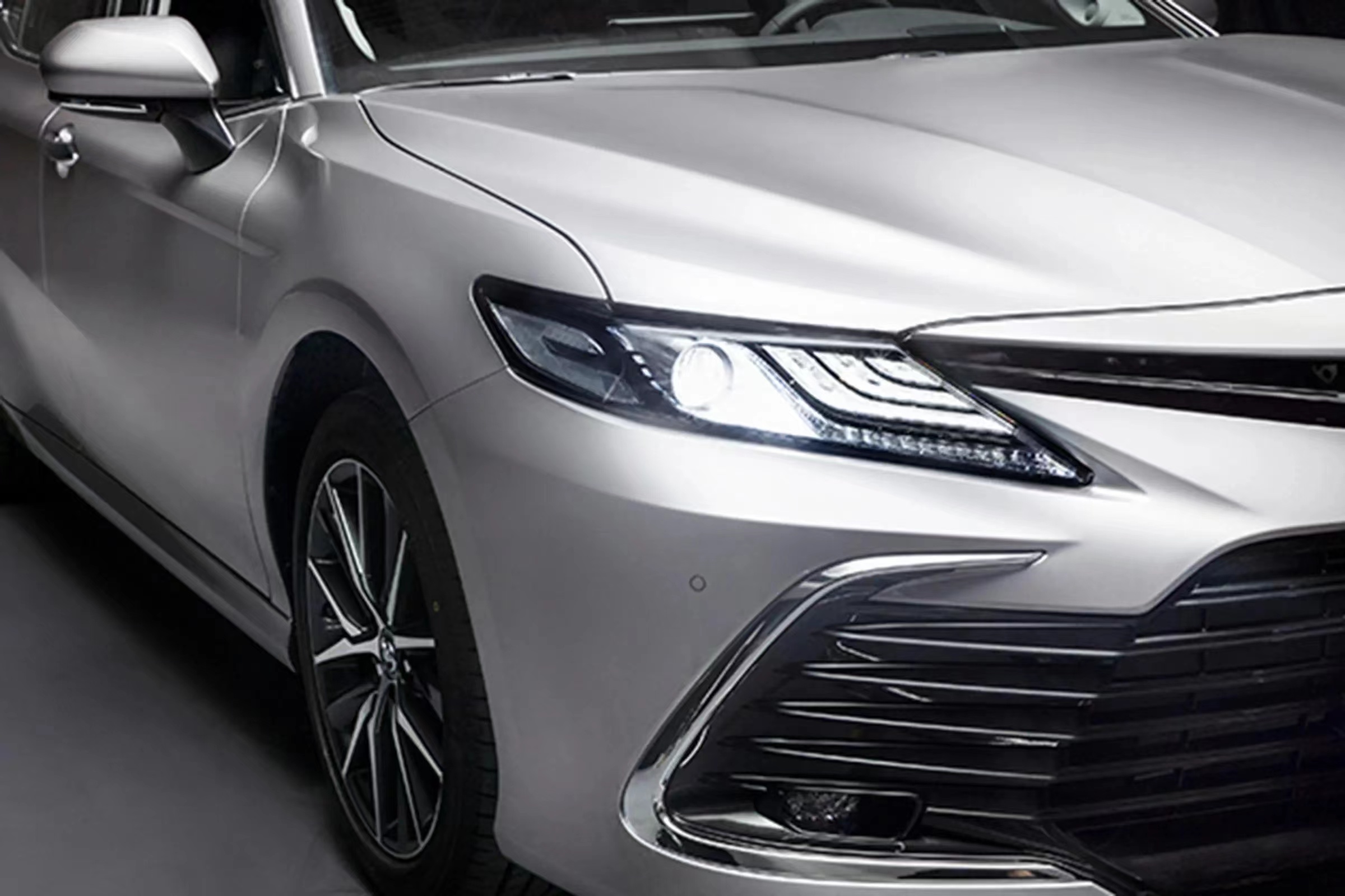 2024 Toyota Camry Gasoline Car Front Disc Rear Disc Brake System 6.0L General Oil Consumption NEDC Cars Petrol Version