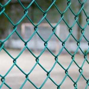 China Galvanized 1.8mm Pvc Chain Link Fence For Park factory