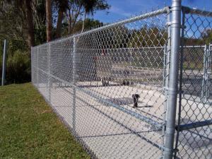 China wholesale used 9 gauge galvanized and pvc coated diamond shape cyclone wire chain link fence factory