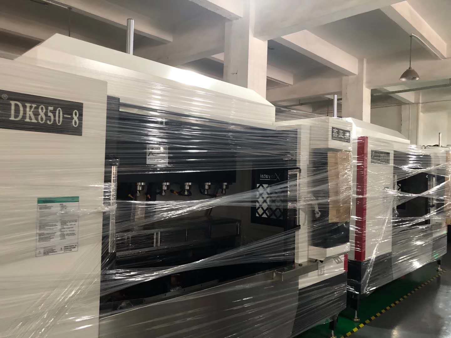 Four Working Stations CNC Automatic Polishing Machine For Metal Surface Polishing