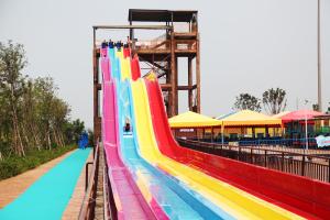China Commercial FRP Fiberglass Rainbow Water Slides customized SGS ISO9001 factory