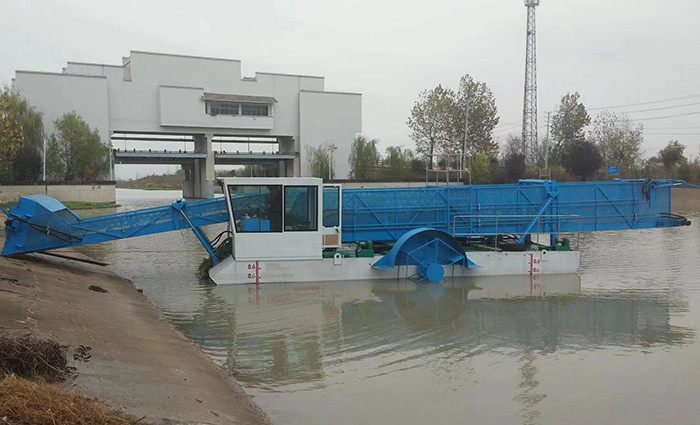 8 Cubic Meters 75kw Power Lake Weed Cutter Machine For River Waterweed Harvesting