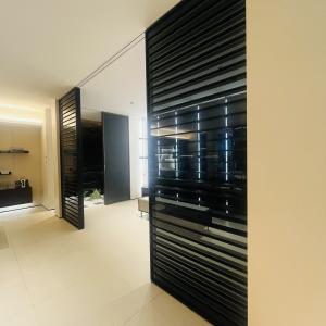 China Cloakroom Wardrobe Glass 3mm-12mm Thickness Black Wardrobe Closet factory