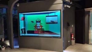 China 49inch 4K Transparent LCD Video Wall 2X2 Landscape / Portrait Screen Position Flexible Size Colorful factory
