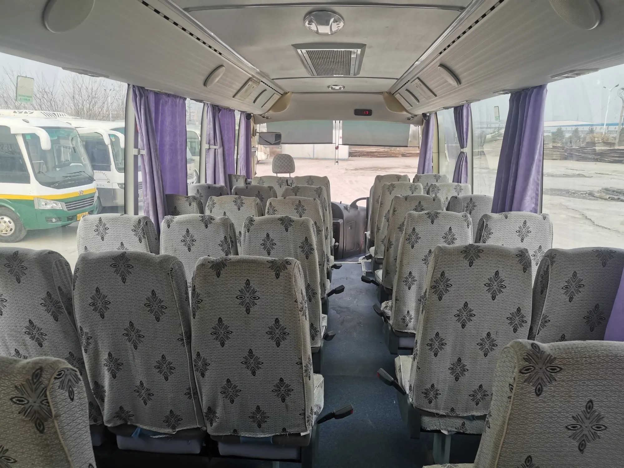 Second Hand Bus Yutong Bus 45seats 2+3layout Yuchai Engine 162kw Seal Window ZK6888