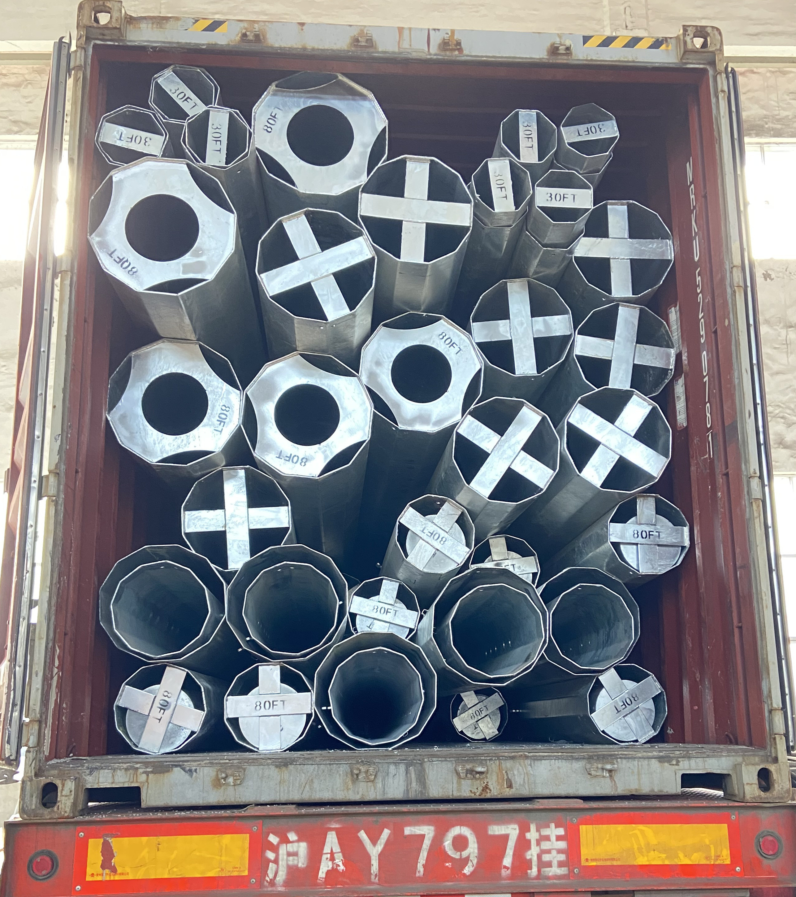 355 Mpa Dodecagonal Hot-Dip Galvanized Steel Pole 2000 KGF 80FT For Sub-Transmission