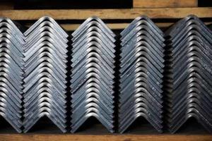China Hot Dipped Galvanised Angle Bar / Galvanized Angle Steel ASTM A36 factory