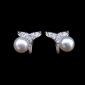 China 3D Design Fish Tail Symbol Silver Pearl Earrings For Party , Wedding factory