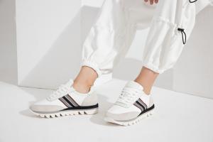 China Soft Leather Womens Leisure Shoes 3mm Flat White Slip On Athletic Shoes factory