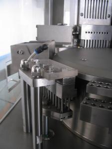 China Mini Pill Capsule Filling Machine , Pharmacy Capsule Machine Energy Saving factory
