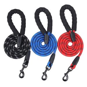 China Pet Reflective Nylon Leash Explosion-Proof Flush Dog 1.5M Round Rope Foam Handle factory