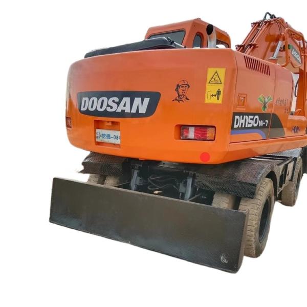 Second Hand Doosan DH150 Excavator with and Machine Weight of 15000 KG in the