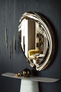 China 5 Star Hotel Light Luxury Style Irregular Eye Design Wall Decorative Artistic Mirror factory