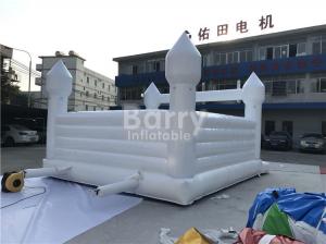 China Outdoor White Bounce House With Roof For Wedding Bouncy Castle For Party Inflatable Wedding Bounce House on sale