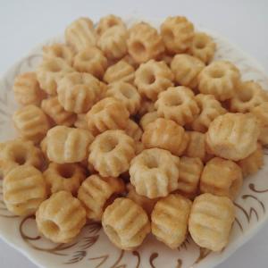 China Squid Rolls Healthy Grain Snacks fluffy Crispy Rice Crackers factory