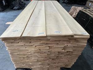 China OEM White Ash Wood Veneer Crown Cut 0.45mm Thick Panel AA grade factory