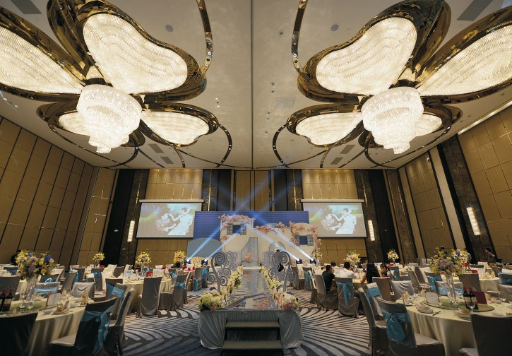 High End Luxury Banquet Conference Large Chandelier Customized