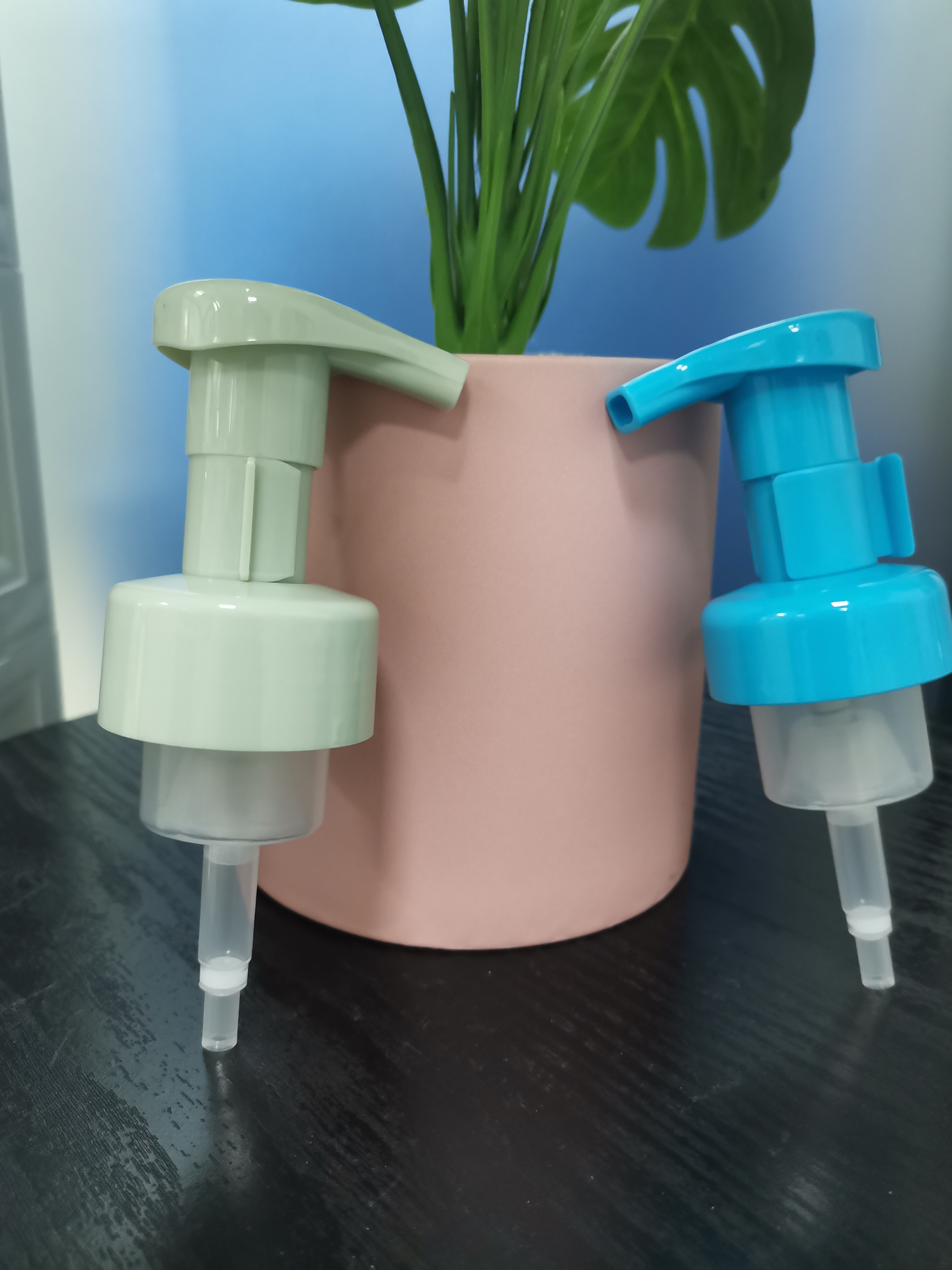 White Women Hair Remove Foam Dispensing PP Foam Pump Head For Bottles Hygienic And Convenient