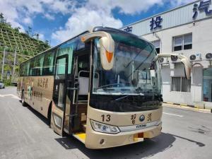 China Second Hand Tourist Bus 52 Seats 2020 Year Yutong Shuttle Bus ZK6125 Champagne Color factory