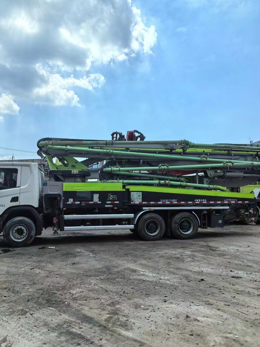 Used Concrete Pump Trucks on Mercedes Benz Chassis with 50m Boom and After-sales Service