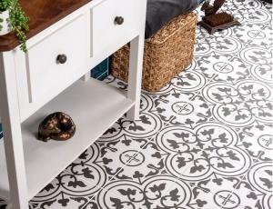 China SGS 20x20cm White Gloss Ceramic Floor Tiles , 8.5mm Porcelain Balcony Tiles factory