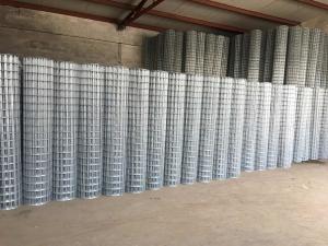 China Galvanized Welded Wire Mesh,Opening 1&quot;-4&quot;,Diameter 1.5mm-3.0mm,In Rolls For Construction Industry factory