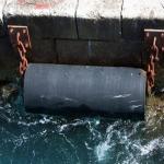 Customized Black Marine Cylindrical Rubber Fenders For Ship Berthing Safety