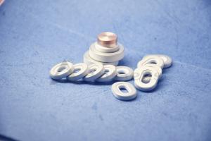 China Sealed Alumina Ceramic Insulator Battery Components 3.6g/cm3-3.9g/cm3 factory