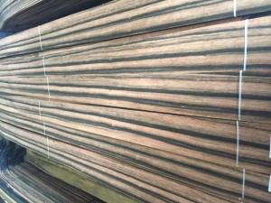 China Very Beautiful 0.6mm Macassar Ebony Veneer Exotic Veneer for furniture Usage factory