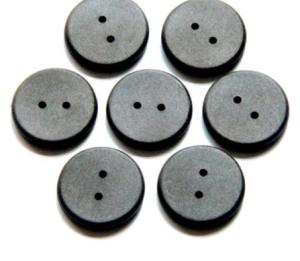 China PPS double holes mini round button washable UHF RFID laundry tags for clothing linen factory