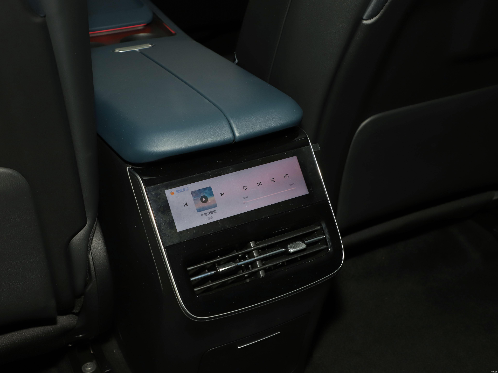 110kW/220N.m Maximum Power/Maximum Torque Dongfeng Voyah Free Hybrid PHEV 4WD 0km Used Cars Sale Lantu Free SUV EV Car