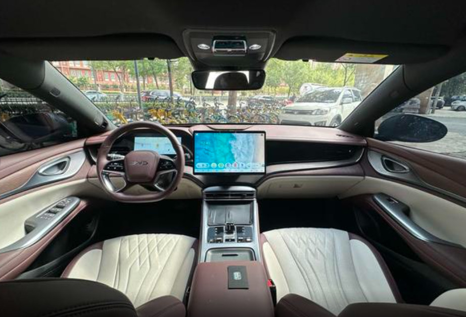 Haibao DM 2023 DM-i 1.5T 121KM Flagship BYD Mid-size Car 1.5T 139HP L4 Plug-in Hybrid
