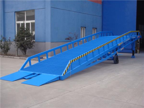 China Dock Equipment Forklift Mobile Yard Ramp Hydraulic Container Ramp 6000KG 8000KG factory