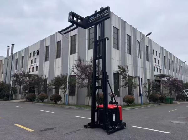 China Electric Side Loader Forklift​​, 500kg Load Capacity with 4500mm Lifting Height  factory