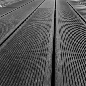 China Safety WPC Decking Panel Low Maintenance Anti Slip Composite Decking Board factory