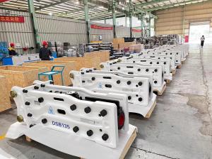 China Excavator Hydraulic Rock Breaker Chisel 165mm Wide Open Type Hydraulic Hammer Breaker factory